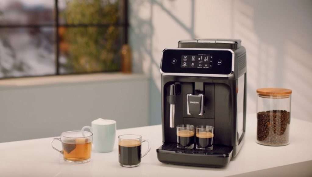 Philips 2200 Series Macchina da Caffè Automatica - Montalatte Classico, Display Touch Intuitivo, Nero Opaco (EP2220/10)